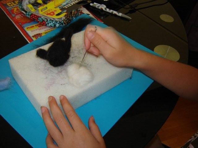 Needlefelting. Preparing the tummy